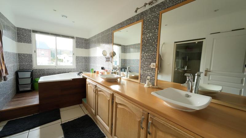 Pavillon - 165 m² - 9 pièces