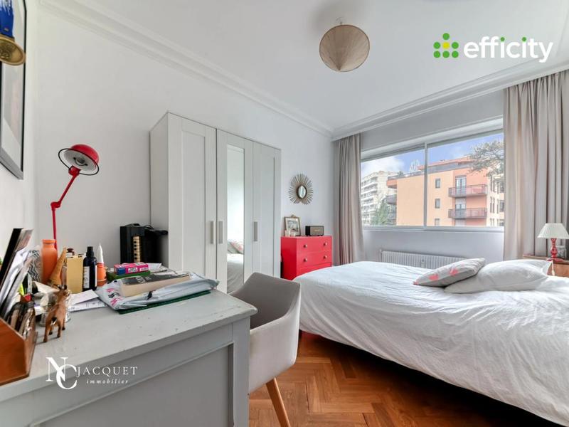 Appartement - 142 m² - 8 pièces