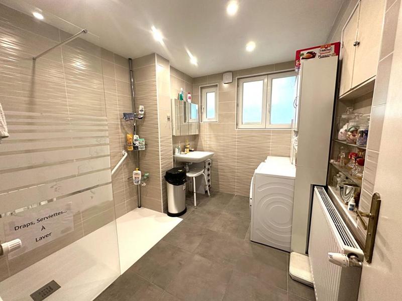 Maison - 198 m² - 9 pièces