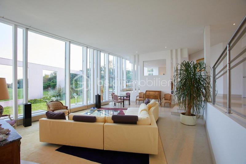 Maison d'architecte - 248 m² - 7 pièces