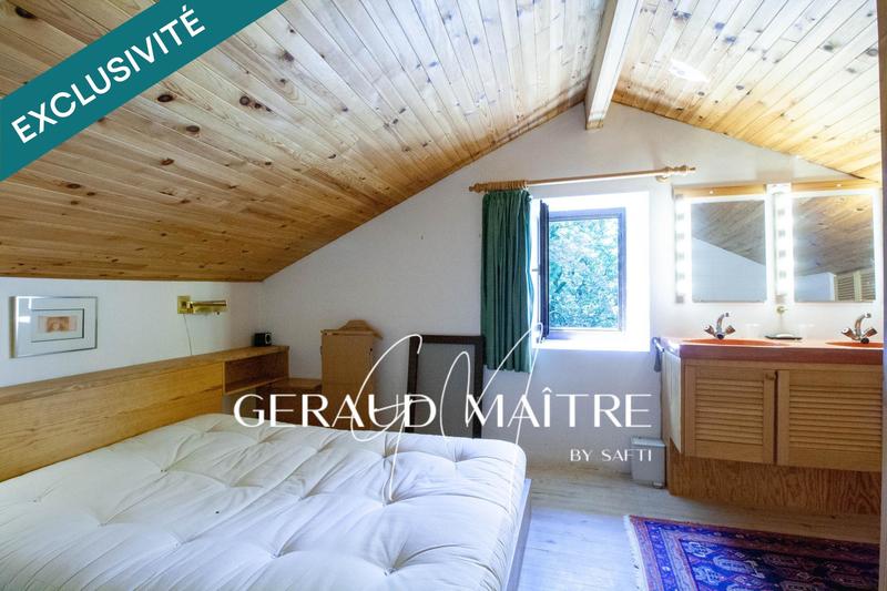 Maison - 1 080 m² - 90 pièces