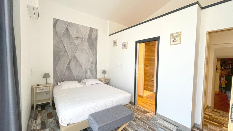 Maison - 600 m² - 10 pièces