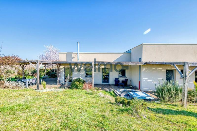 Maison - 360 m² - 10 pièces