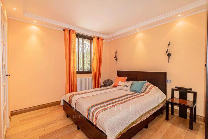 Maison - 347 m² - 7 pièces