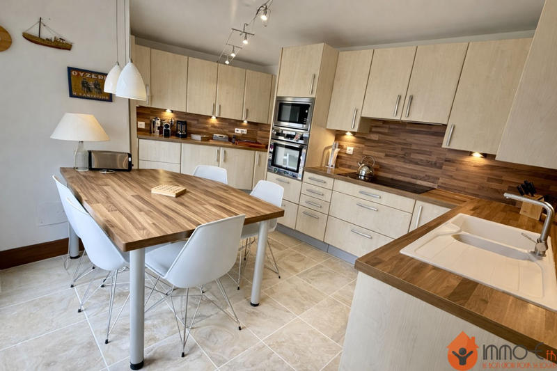 Maison - 261 m² - 7 pièces