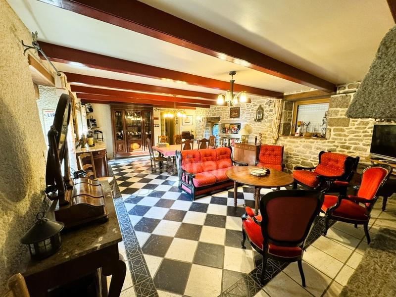 Propriété - 209 m² - 7 pièces