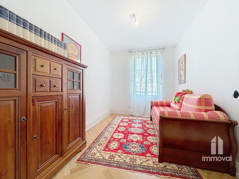 Appartement - 151 m² - 6 pièces