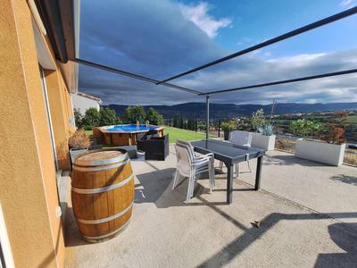 Maison - 92 m² - 4 pièces