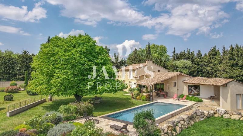 Maison - 275 m² - 6 pièces