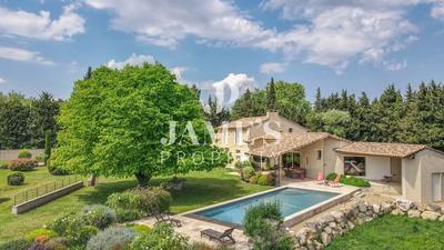 Maison - 275 m² - 6 pièces