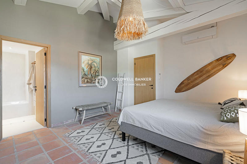 Villa - 250 m² - 5 pièces