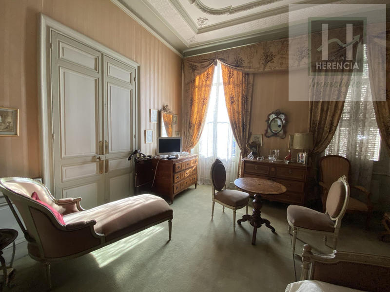 Maison - 268 m² - 7 pièces