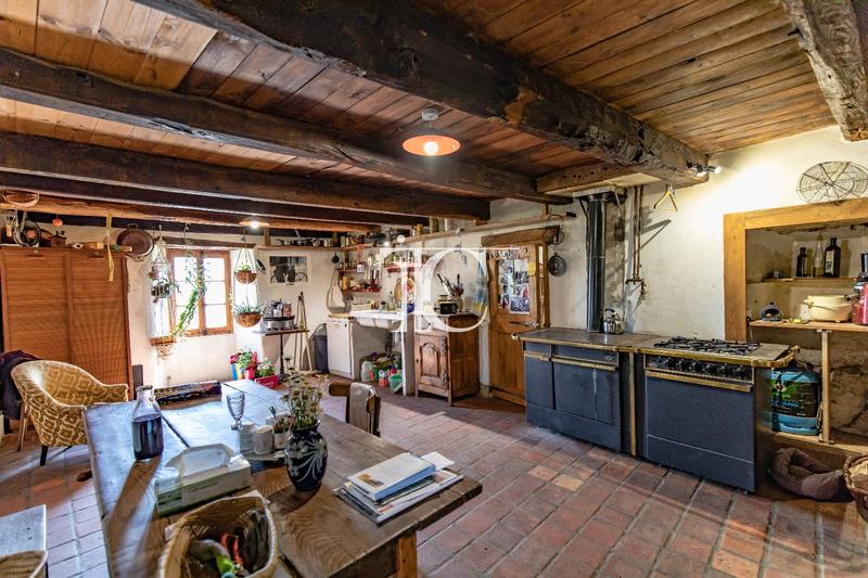 Propriété - 341 m² - 9 pièces