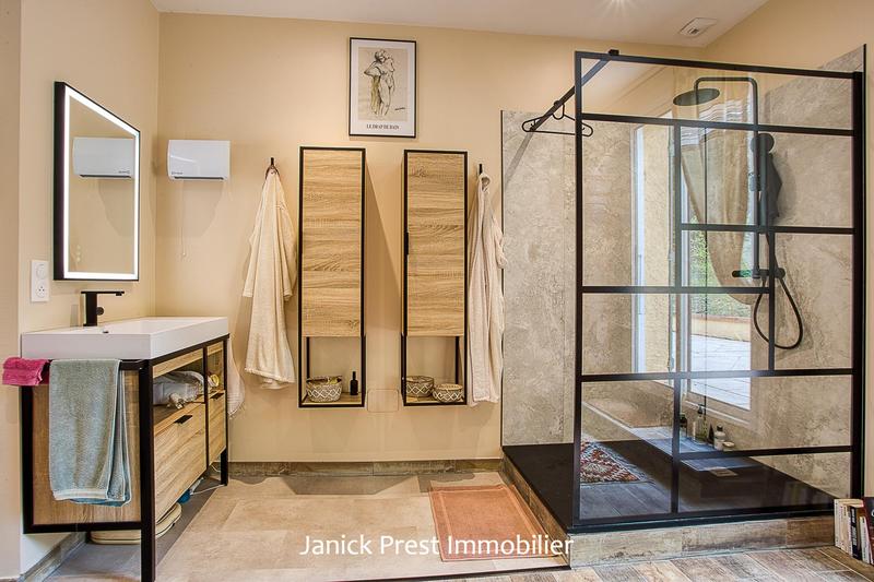 Maison - 180 m² - 6 pièces