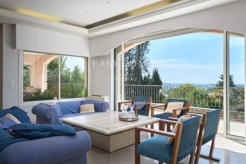 Maison - 361 m² - 9 pièces