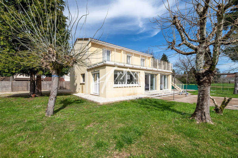 Maison contemporaine - 203 m² - 7 pièces
