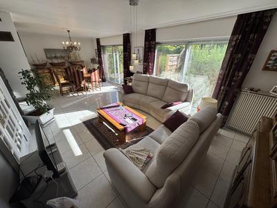 Maison - 137 m² - 7 pièces