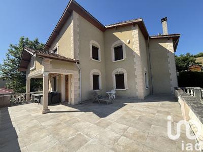 Maison - 167 m² - 9 pièces