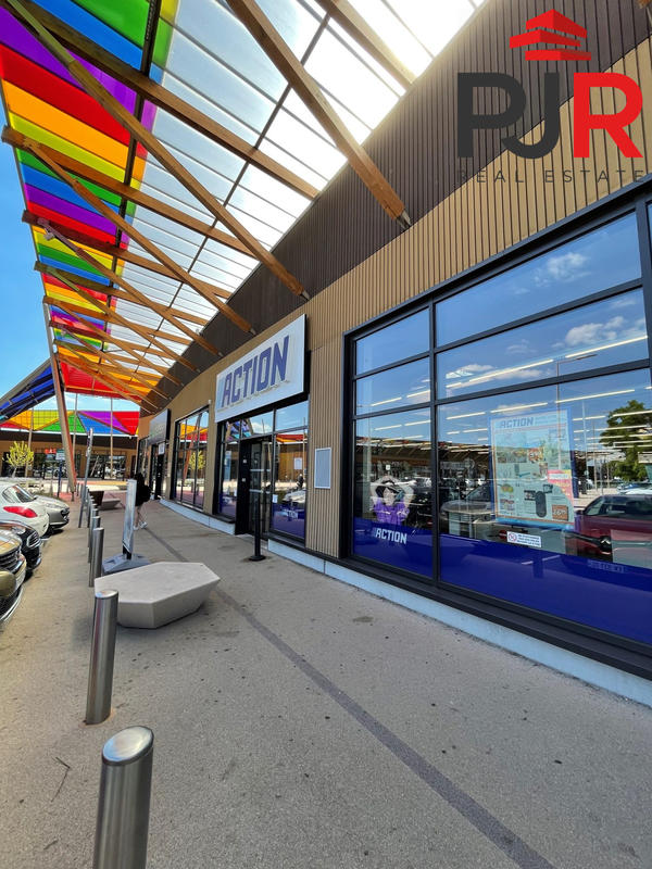 Local commercial - 2 048 m²