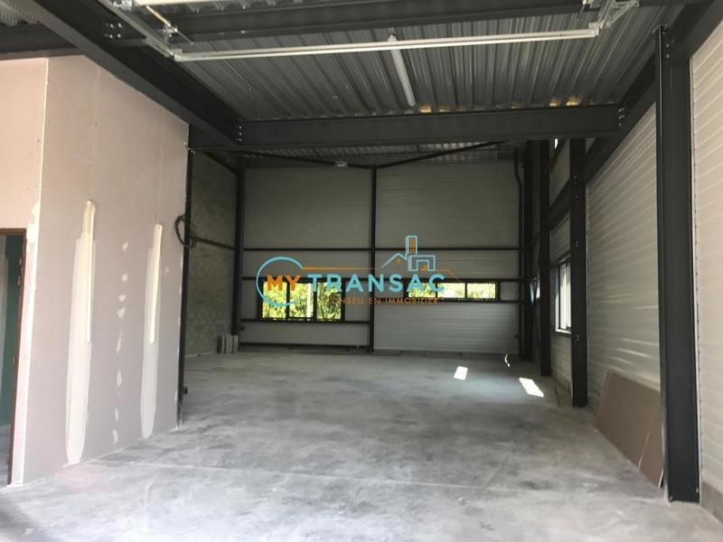 Local d'activités - 199 m²