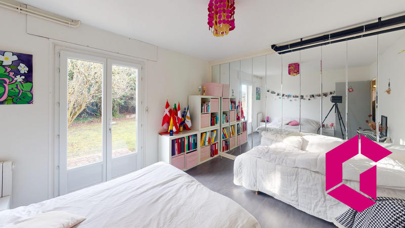 Maison traditionnelle - 243 m² - 5 pièces