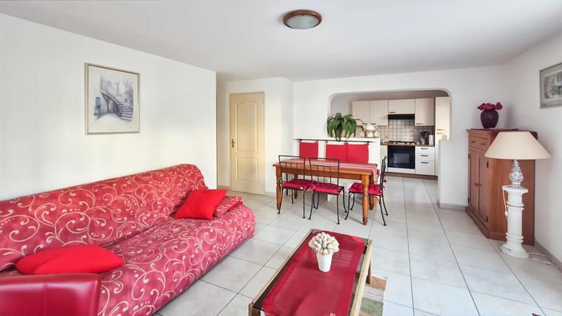 Maison - 204 m² - 8 pièces