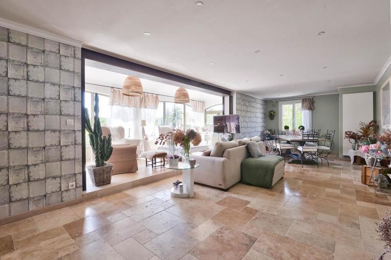 Maison - 223 m² - 8 pièces