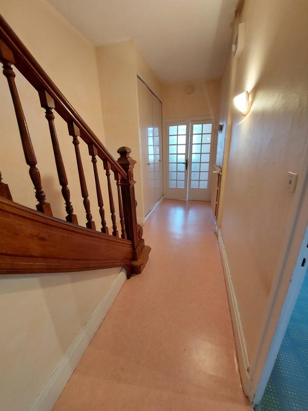 Maison - 221 m² - 8 pièces