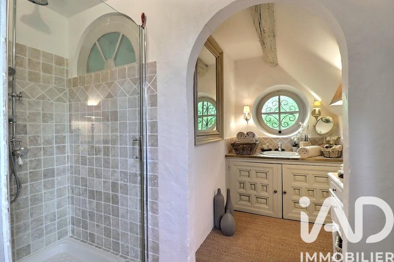 Maison - 460 m² - 19 pièces