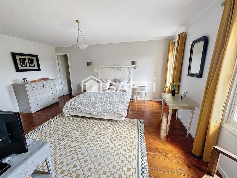 Maison - 225 m² - 8 pièces