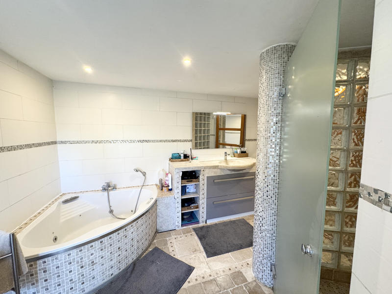 Villa - 243 m² - 7 pièces