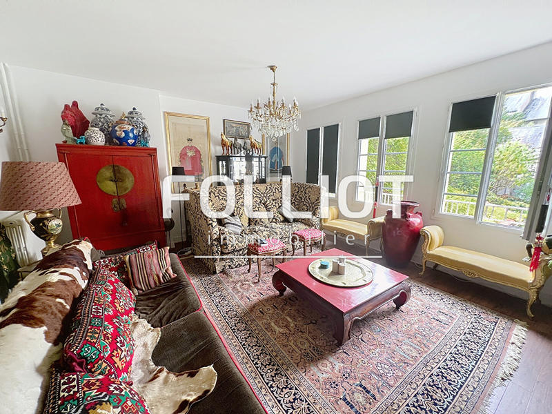 Maison - 315 m² - 15 pièces