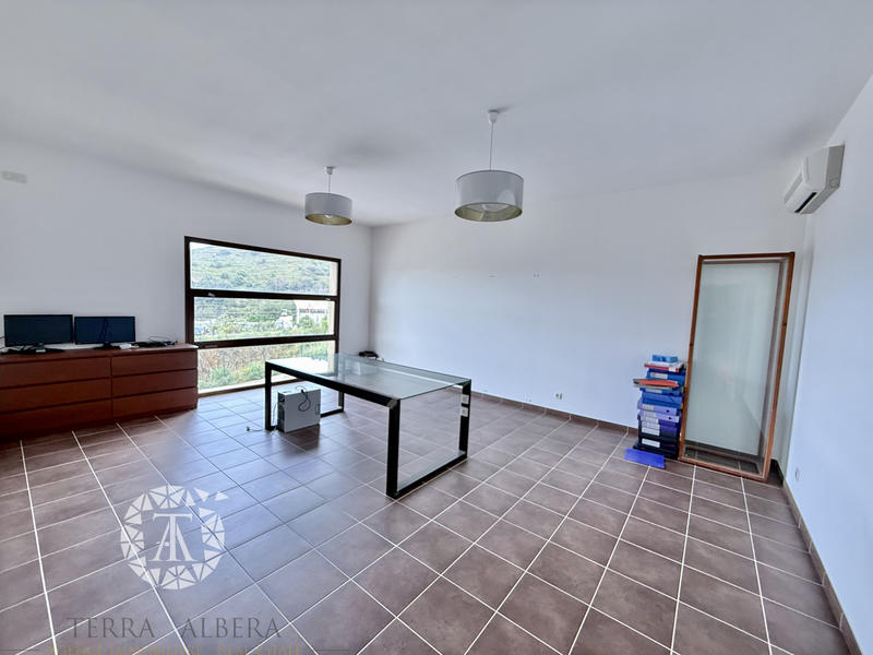 Immeuble - 220 m² - 6 pièces