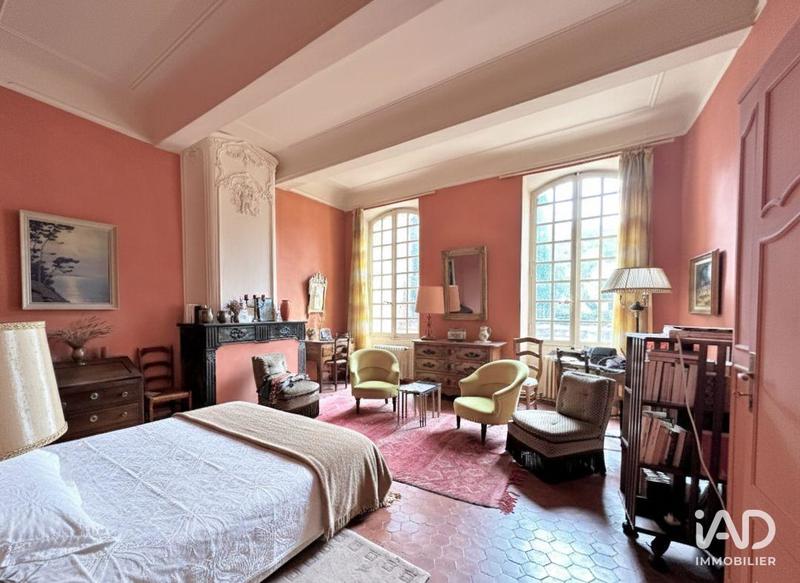 Maison - 690 m² - 17 pièces