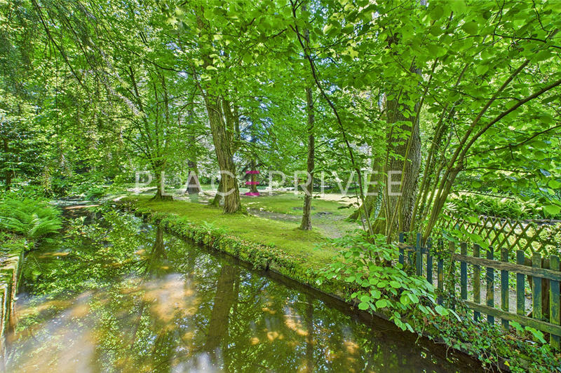 Maison - 325 m² - 10 pièces