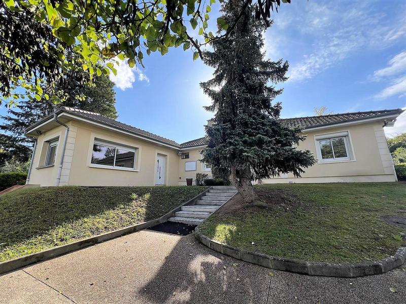 Maison - 198 m² - 8 pièces