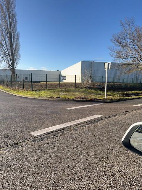 Fonds de commerce - Local d'activité / Entrepôt - 21 000 m²