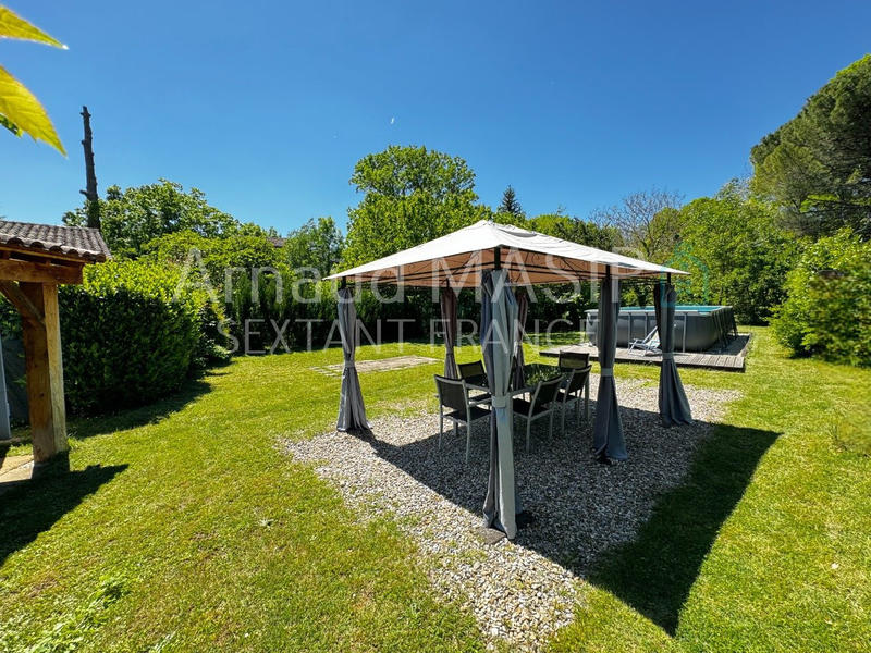 Maison - 273 m² - 11 pièces