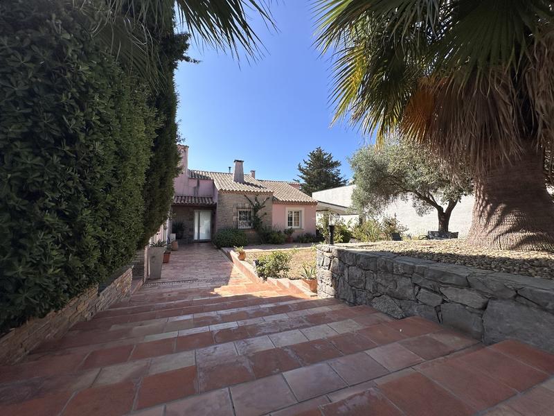 Maison - 280 m² - 7 pièces