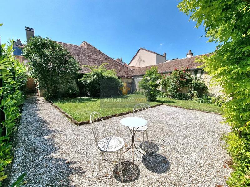 Maison - 325 m² - 10 pièces