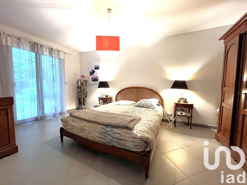 Maison - 240 m² - 8 pièces