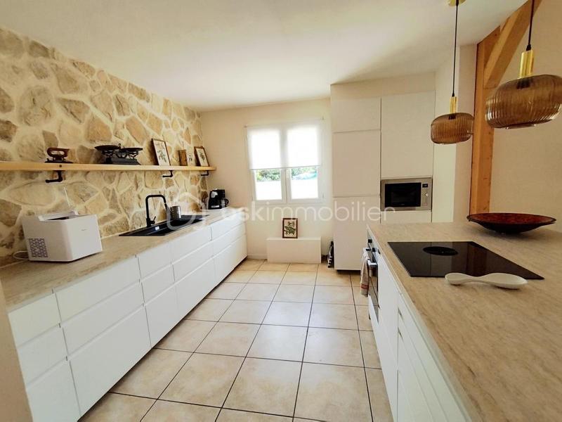 Villa - 219 m² - 8 pièces