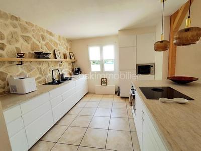 Villa - 219 m² - 8 pièces