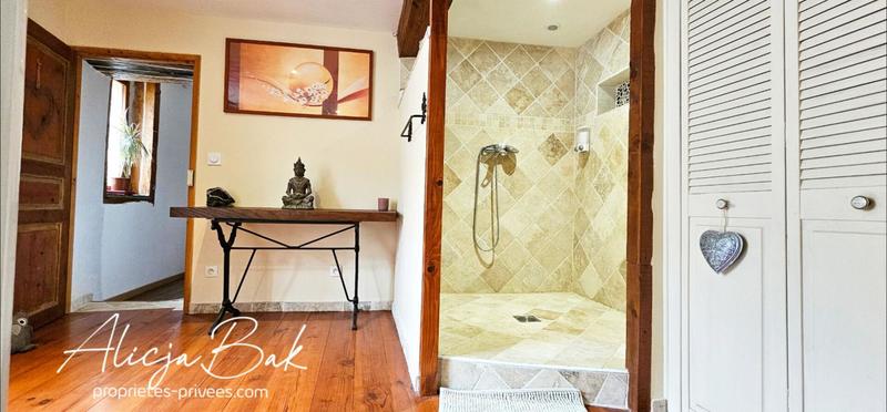 Maison - 255 m² - 12 pièces