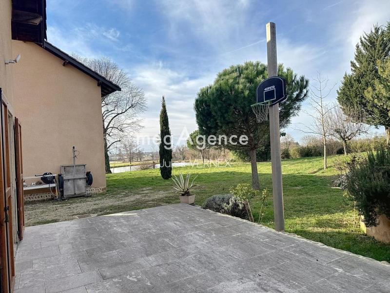 Maison traditionnelle - 243 m² - 6 pièces