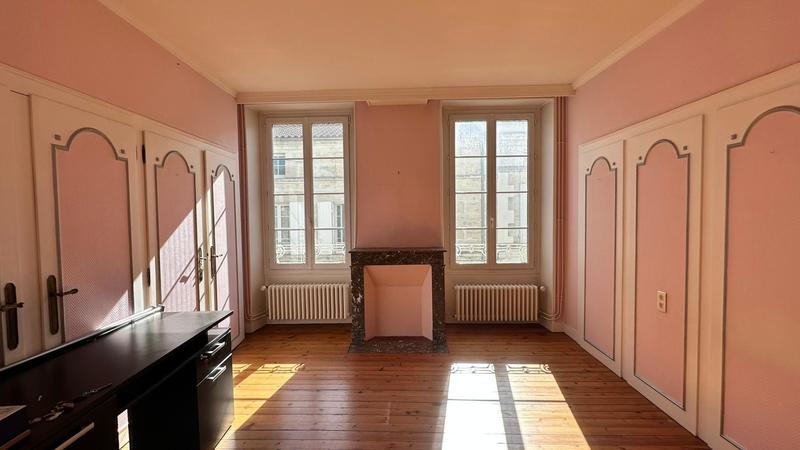 Maison - 330 m² - 10 pièces