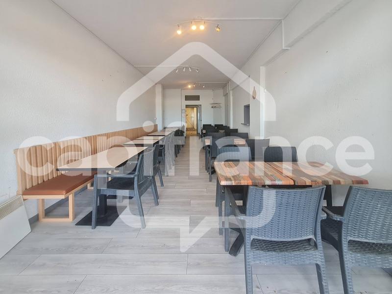 Local commercial - 77 m² - 4 pièces