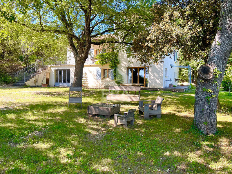 Maison - 210 m² - 8 pièces