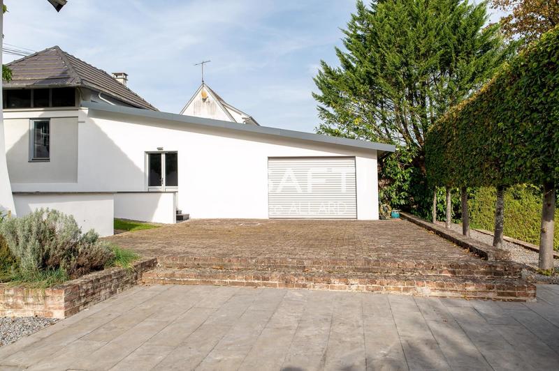 Maison - 167 m² - 10 pièces