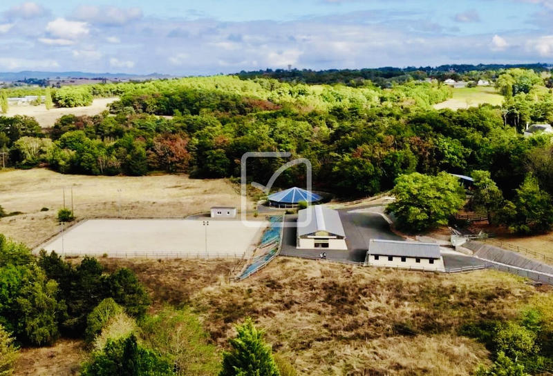 Maison - 250 m² - 15 pièces